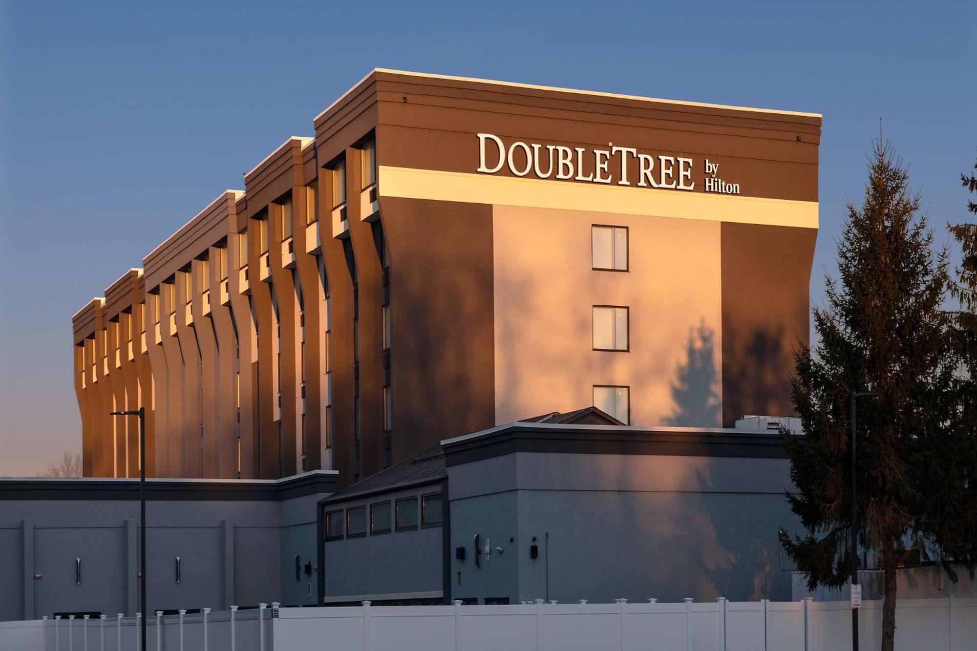 מלון Rossmoor Doubletree By Hilton Monroe Township Cranbury מראה חיצוני תמונה